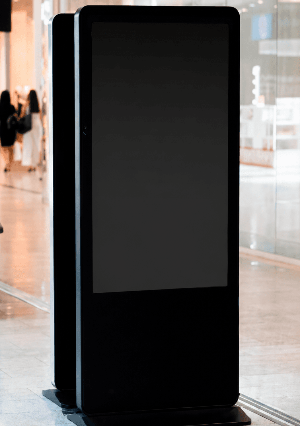 Totem de LED indoor instalado em corredor de shopping